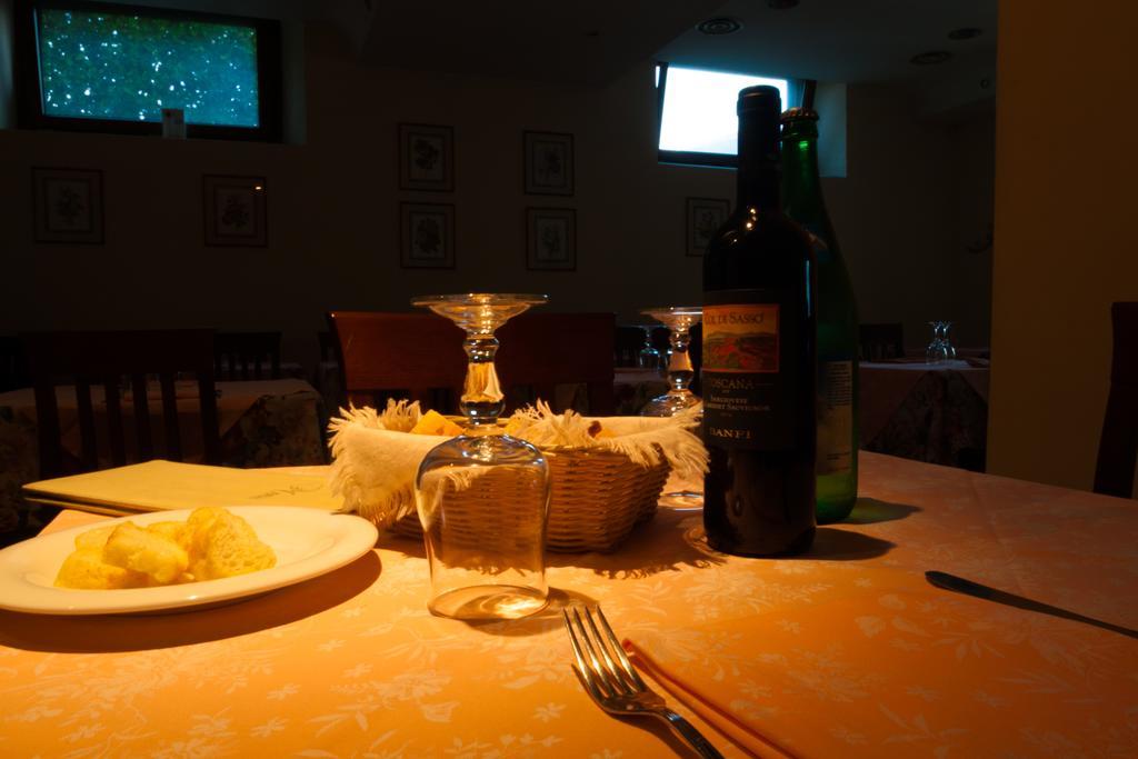 Hotel Ristorante Bertolini Piazza al Serchio المظهر الخارجي الصورة