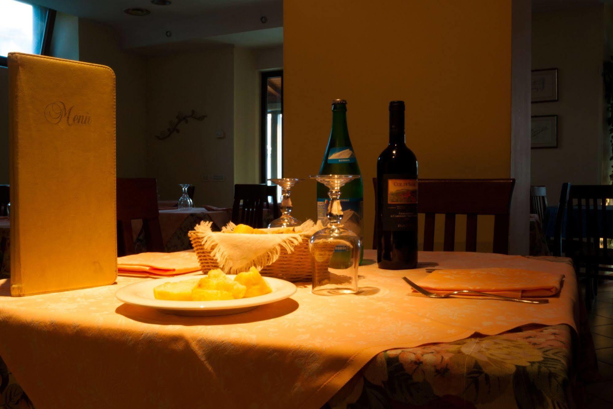 Hotel Ristorante Bertolini Piazza al Serchio المظهر الخارجي الصورة